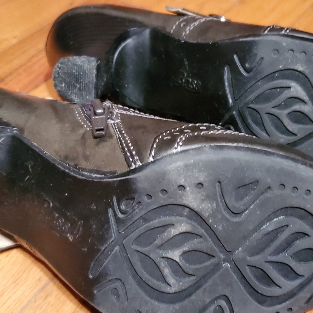 Brown Wingtip Heels - Picture 3 of 6